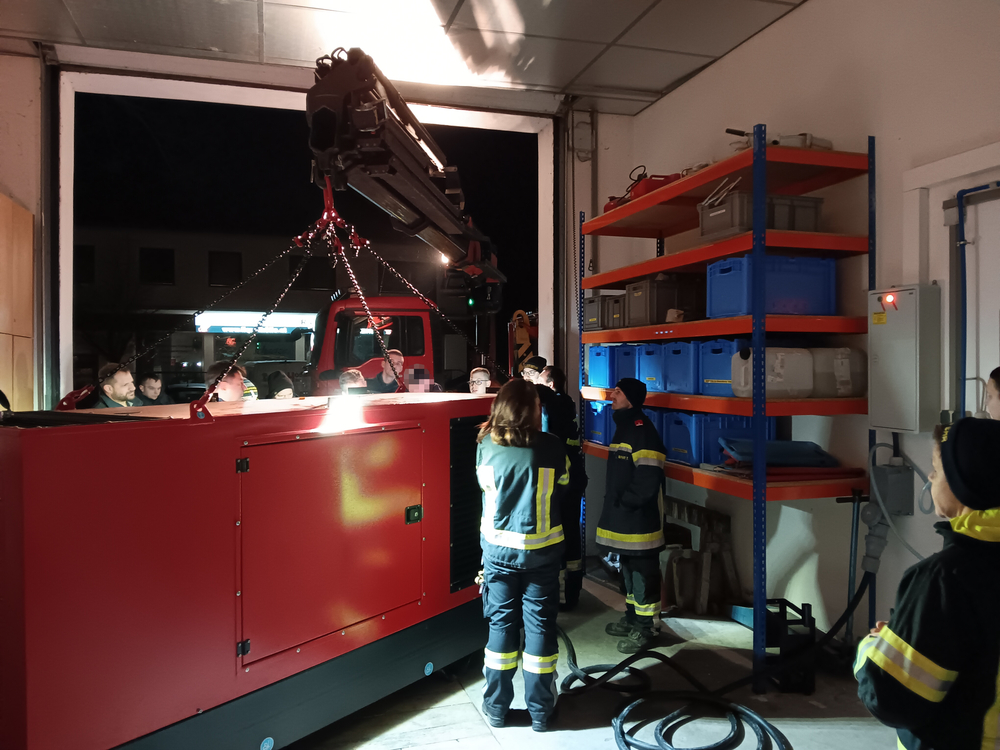 Freiwillige Feuerwehr Krems/Donau - Praxisübung Menschenrettung aus KFZ